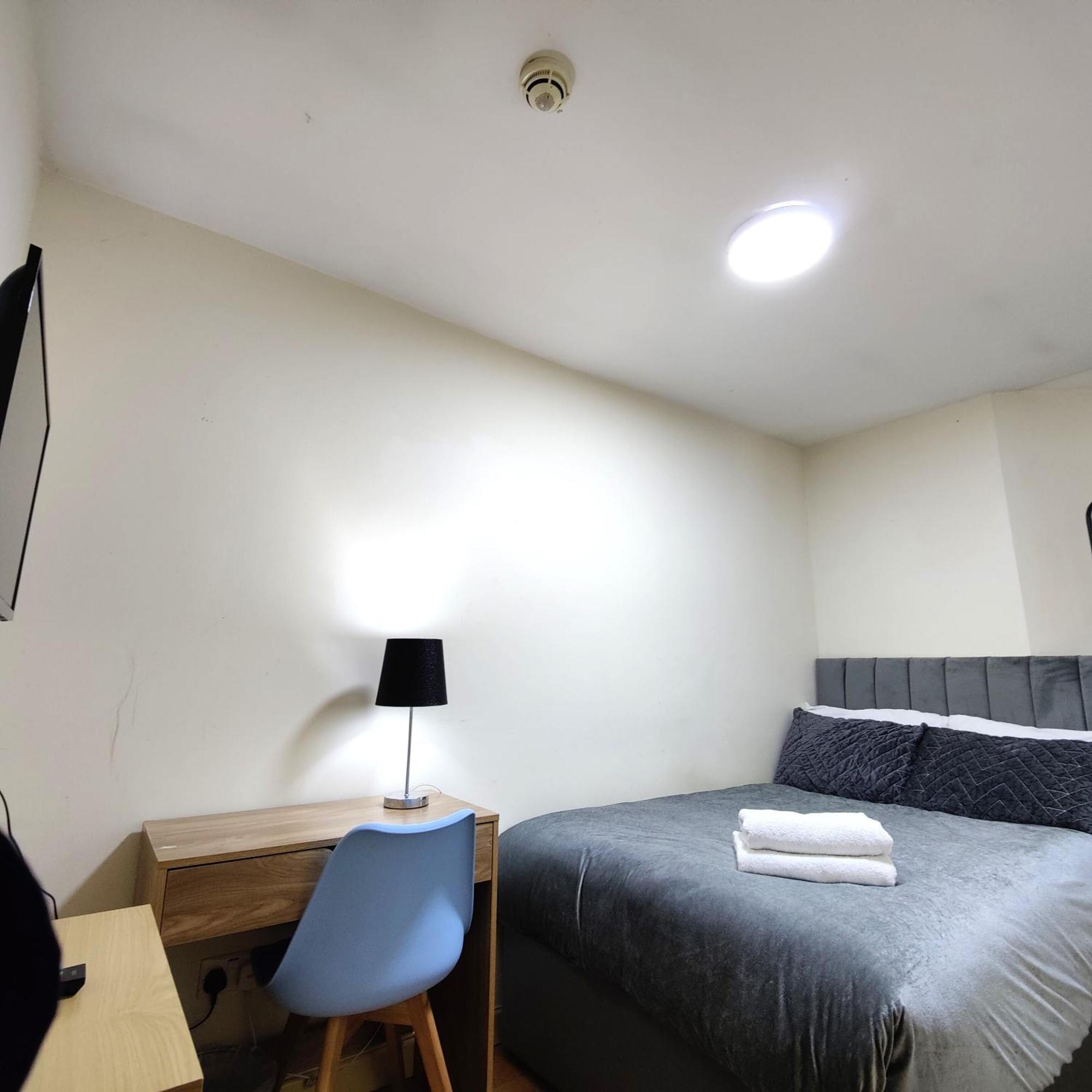 Liverpool City Centre Private Rooms Including Smart Tvs - With Shared Bathroom エクステリア 写真